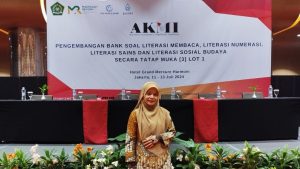 Perjalanan Nora Sirait: Dari Anak Petani Menjadi Penulis Soal AKMI Nasional