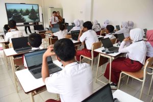 Sekolah Rakyat: Cahaya Harapan Baru bagi Anak-Anak dari Keluarga Miskin