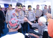 Kapolri Tinjau Bakti Kesehatan dan Bakti Sosial Polda DIY, Layani 500 Warga serta Bagikan Sembako dan Kursi Roda