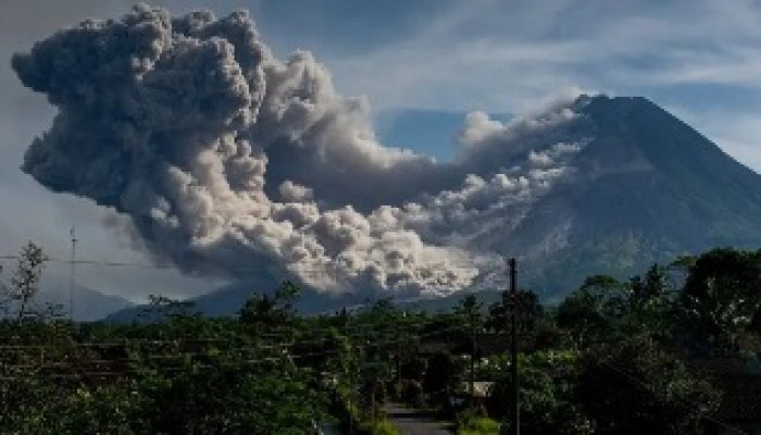 Aktivitas Gunung Merapi Meningkat, Guguran Lava Capai 2 Kilometer