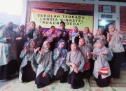 Usia Senja Tak Menghalangi Belajar: Lansia Manggung Ikuti Sekolah GINASTEL ke-11