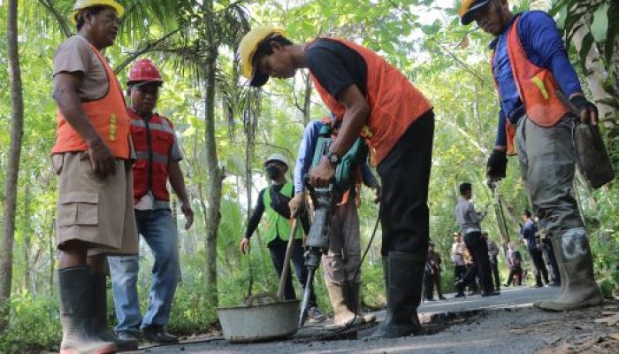 Kulon Progo Genjot Perbaikan Jalan di 12 Kapanewon