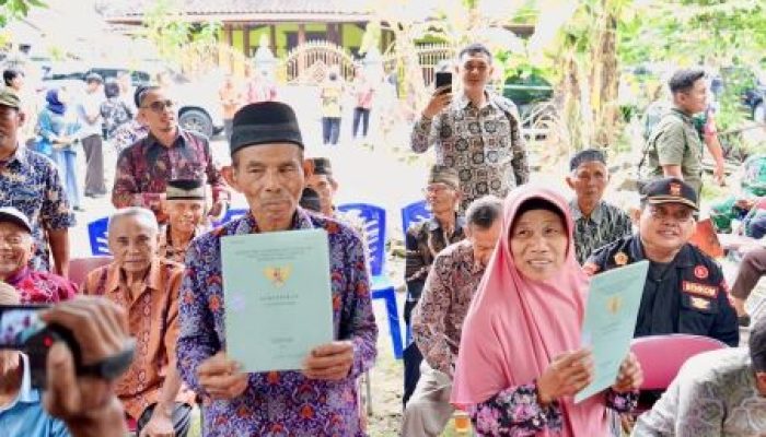 Di Balik Kasus Mafia Tanah, Tangis Haru Mbah Tupon Pecah